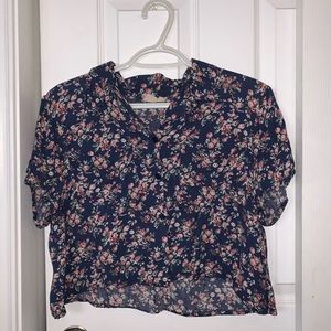 Cropped t shirt with pockets